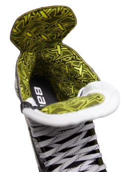 Bauer Vapor X3.5 Intermediate Roller Skates -Hockey Gear Shop 1060231 RH Vapor X3.5 Skate 0525 clipped