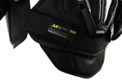 Bauer Supreme M5 Pro Junior Shoulder Pads -Hockey Gear Shop 1061870 BTH23 PROTECTIVE SHOULDER SUPREME M5PRO JR Velcro landing detail